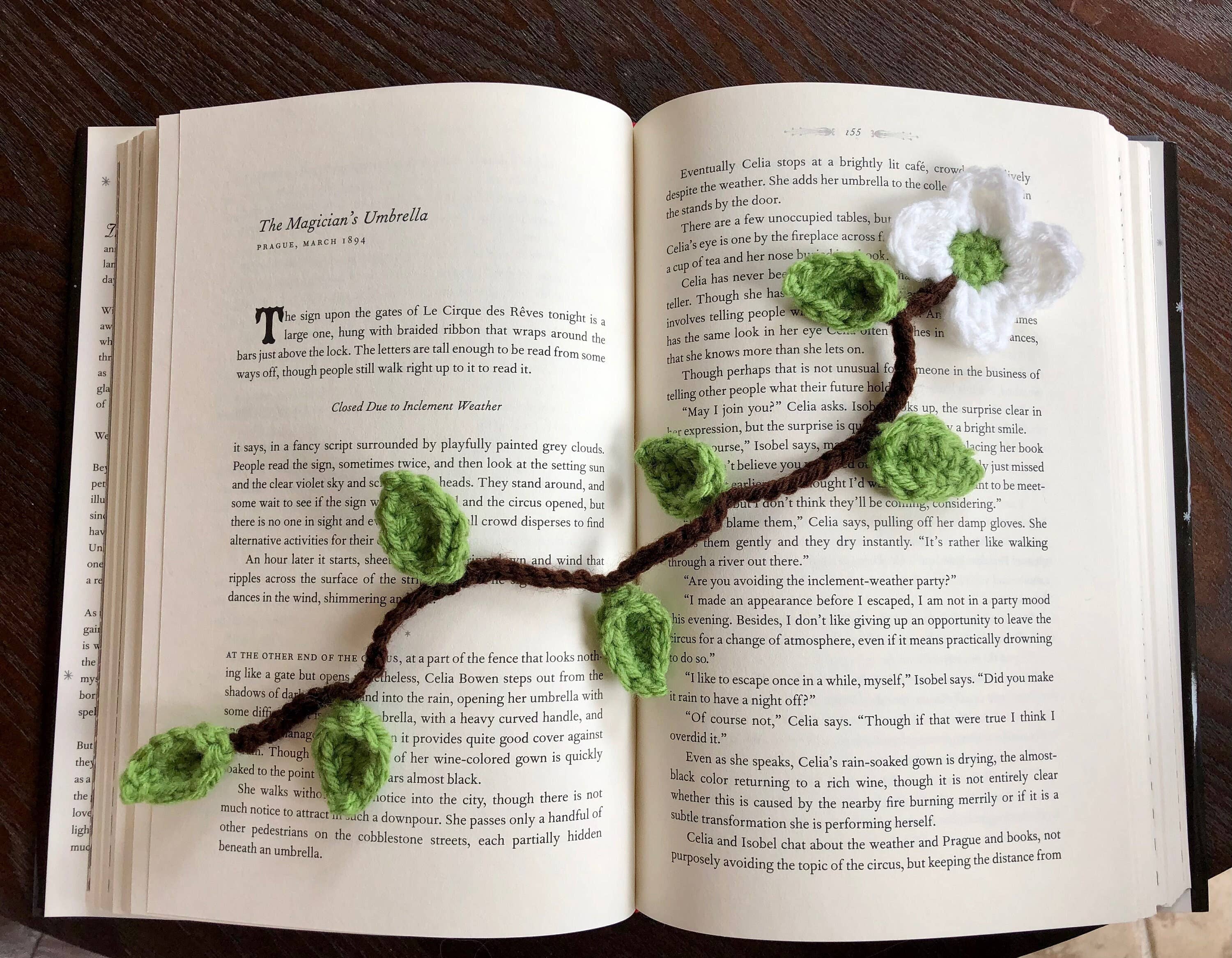 Crochet Dogwood Bookmark, Book Lover Gift, Spring Bookmark