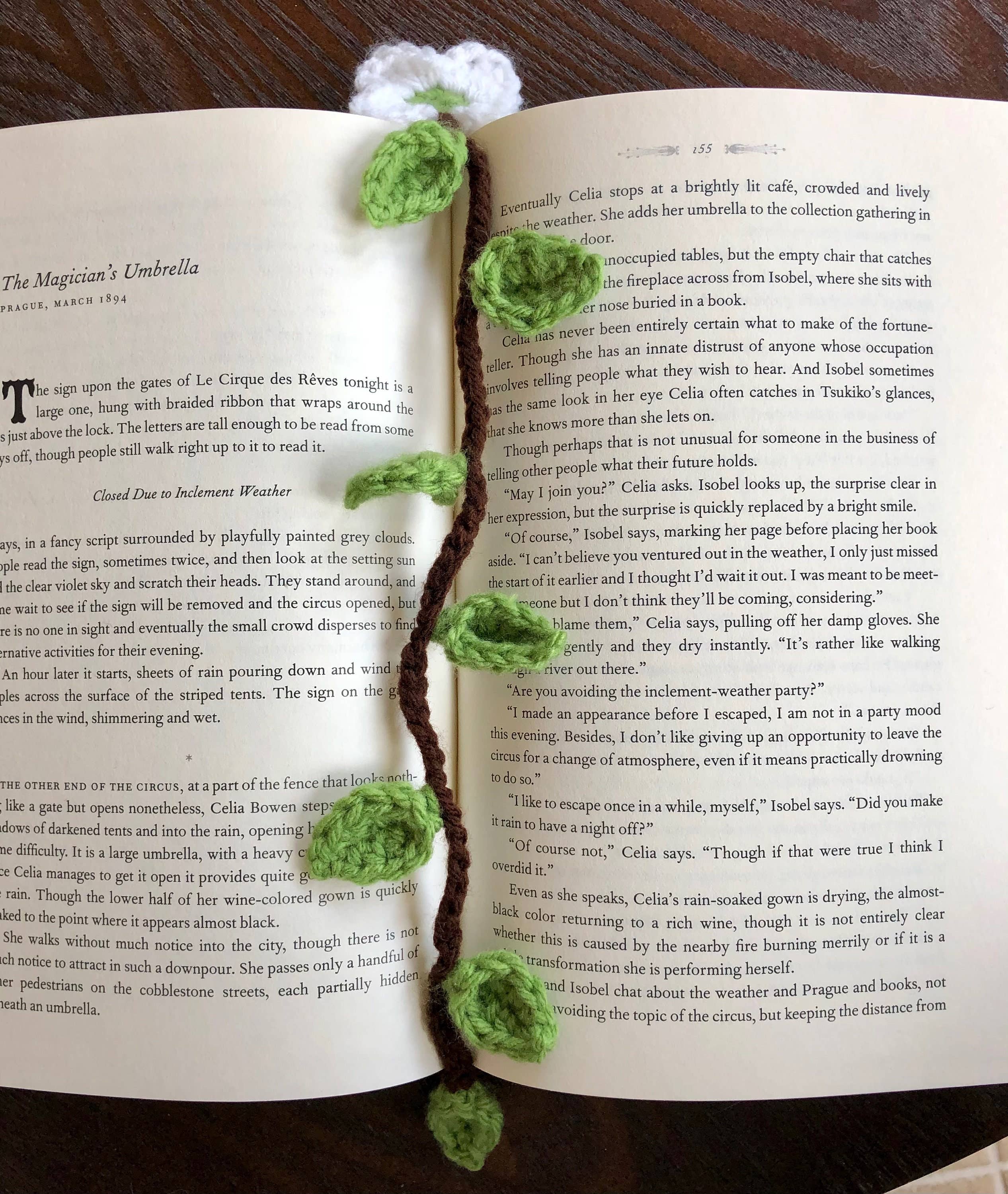 Crochet Dogwood Bookmark, Book Lover Gift, Spring Bookmark