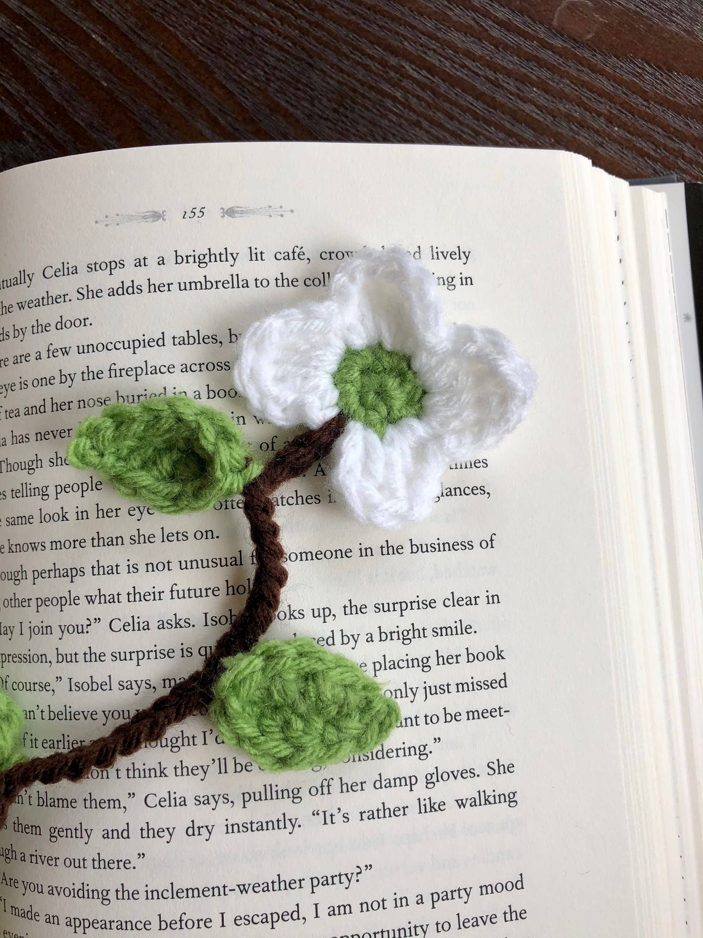 Crochet Dogwood Bookmark, Book Lover Gift, Spring Bookmark