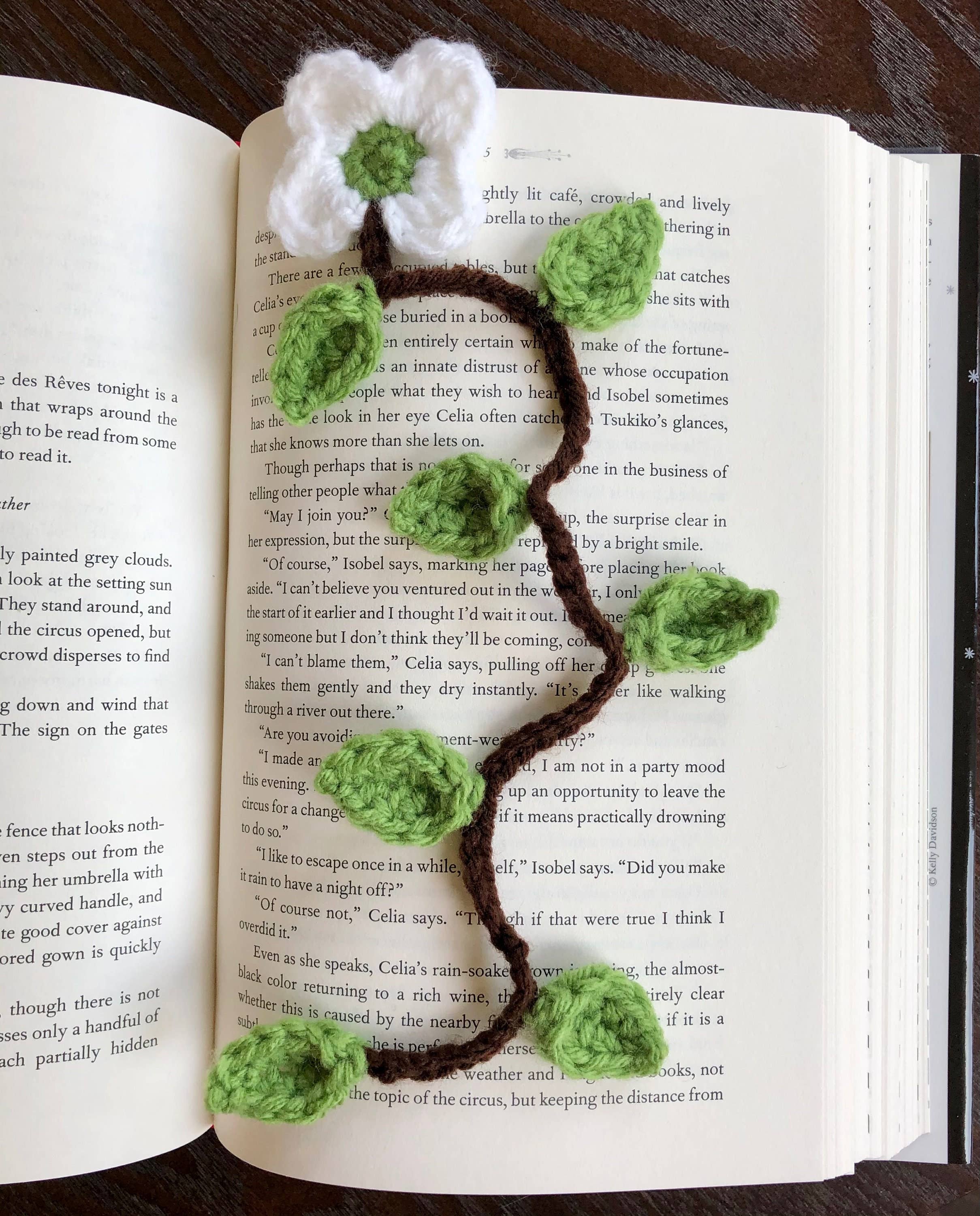 Crochet Dogwood Bookmark, Book Lover Gift, Spring Bookmark