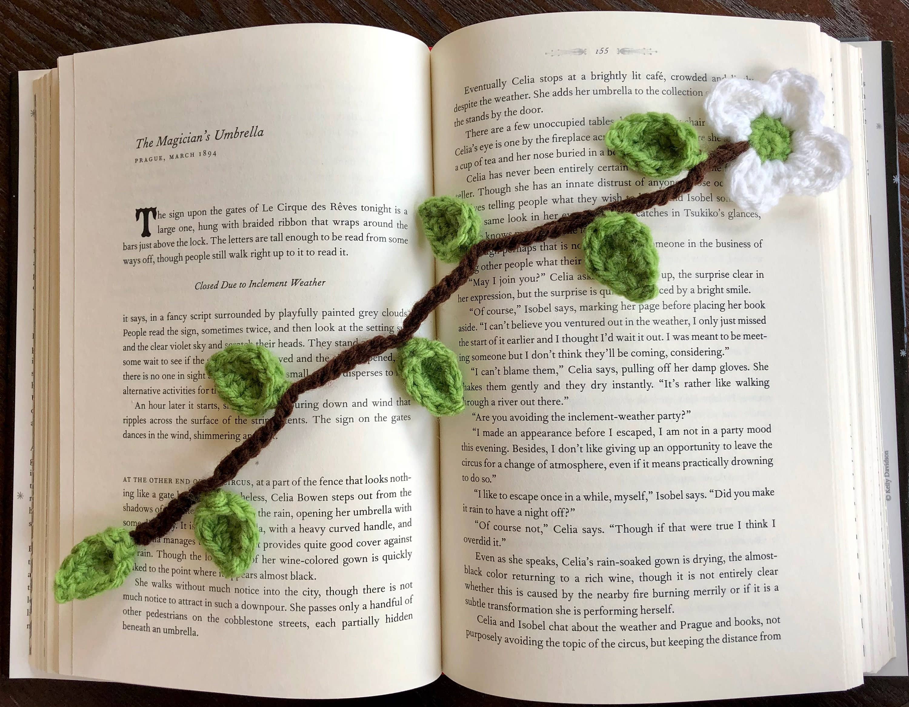 Crochet Dogwood Bookmark, Book Lover Gift, Spring Bookmark